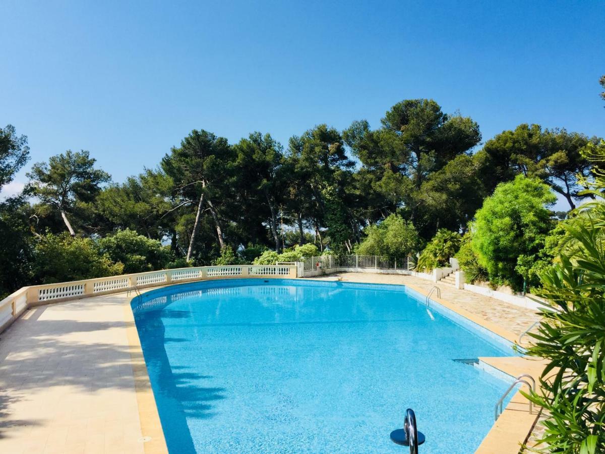Studio 4 Personnes Avec Piscine, Tennis Apartment Hyeres Luaran gambar